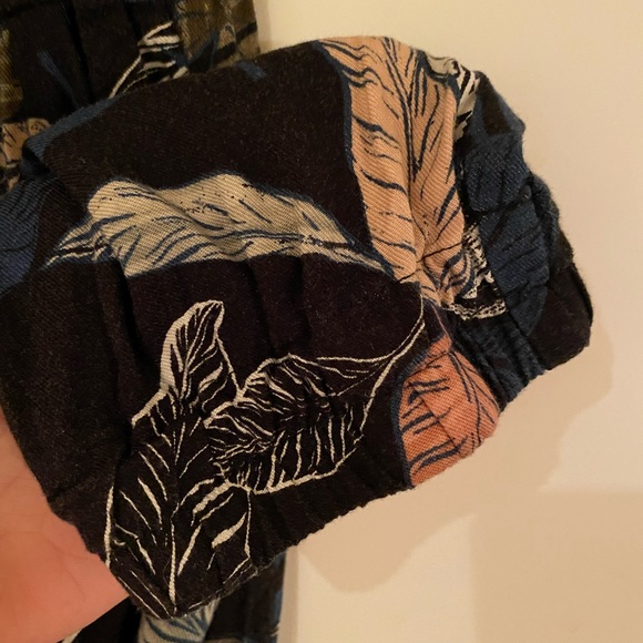 Wider leg Romper/ jumpsuit - Picture 3 of 4